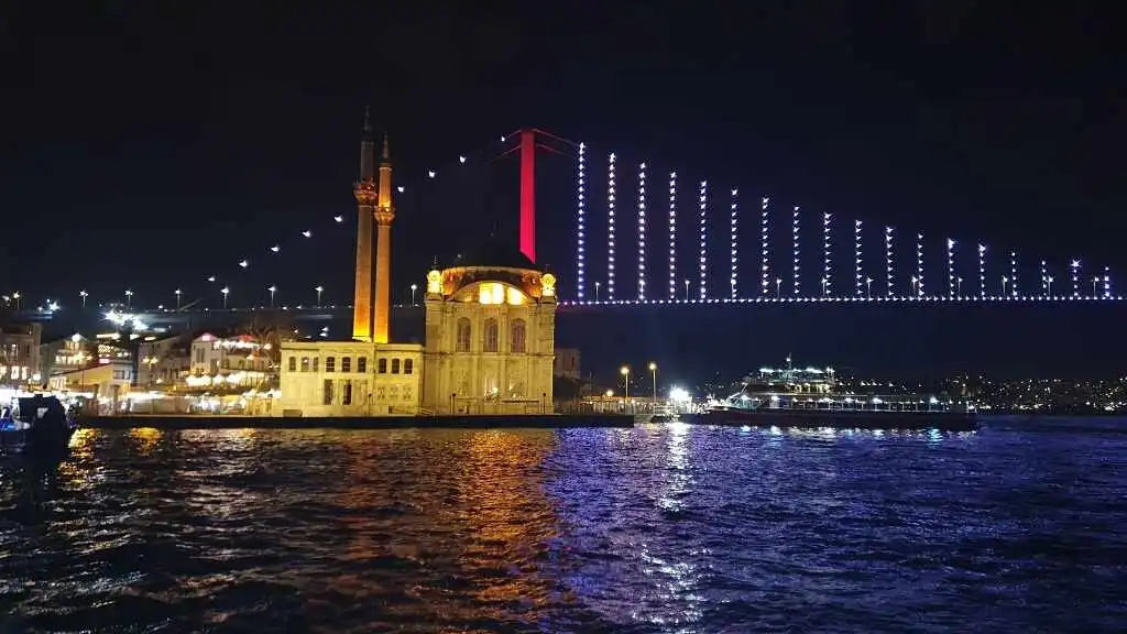 A dinner on a yacht facing the Maiden’s Tower in the Bosphorus